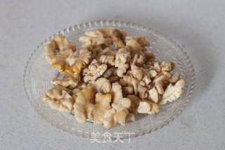 用脑一族健脑益智的平民家常菜——【蚝汁桃仁木耳豆腐煲】的做法步骤:3