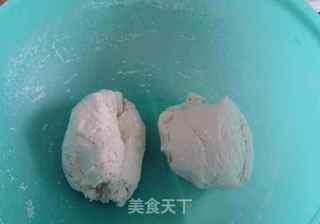 培根披萨的做法步骤:2