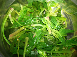 【贪嘴鹦之菠菜大变身,减肥新菜肴】松子菠菜盅的做法步骤:3
