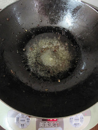 惹味下酒菜—葱香蚝油煎骨的做法步骤:6