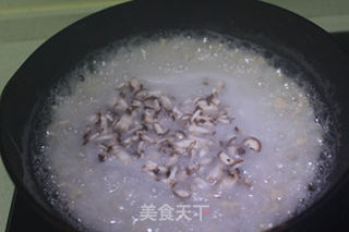 营养早餐-香菇鸡肉粥配香煎馒头片的做法步骤:9