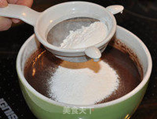 醇香浓郁的巧克力天使蛋糕的做法步骤:5