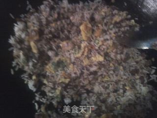 懒人午餐——剩菜炒米饭的做法步骤:2