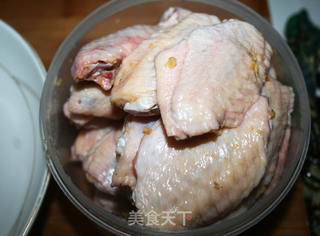 【麦当劳的美味我们也可以带回家】盐焗鸡翅的做法步骤:5