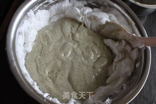 黑芝麻戚风蛋糕的做法步骤:16
