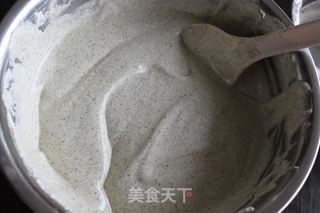 黑芝麻戚风蛋糕的做法步骤:17