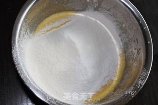 黑芝麻戚风蛋糕的做法步骤:11