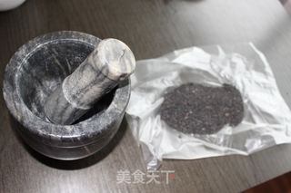 黑芝麻戚风蛋糕的做法步骤：5