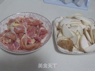 杏鲍菇炒鸡柳的做法步骤：2