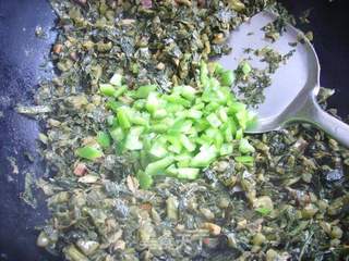 野辣菜炒肉丁的做法步骤：12