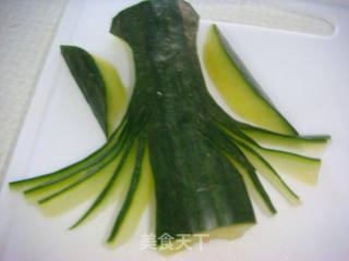 学做的“黄瓜切龙虾”的做法步骤:5