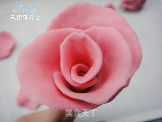 白色情人节——巧克力玫瑰花束的做法步骤:11