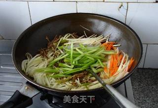 苤蓝丝小炒的做法步骤:9