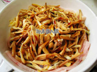 黄花菜扣肉----一口黄花菜一口肉忘记忧愁的做法步骤:8