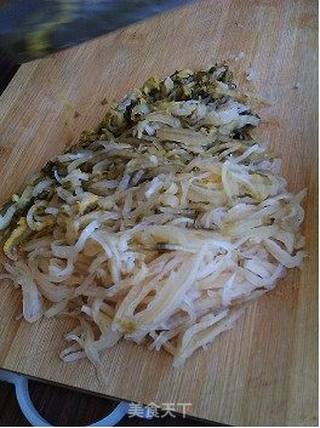 酸菜氽白肉的做法步骤:2