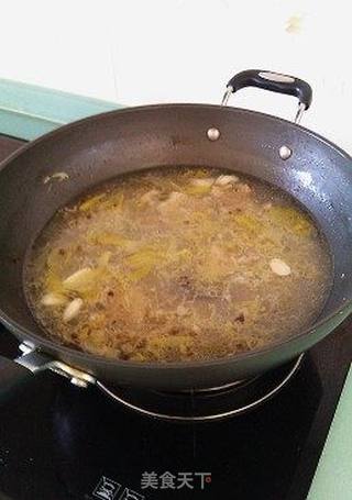 酸菜氽白肉的做法步骤:6