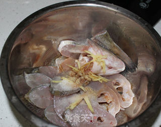 豆豉蒸鲈鱼 新鲜美味,营养丰富的做法步骤:3
