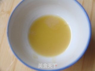 简单三招教你做出超级千层饼——韭香千层饼的做法步骤:3