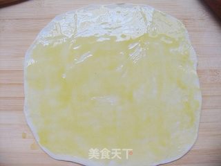 简单三招教你做出超级千层饼——韭香千层饼的做法步骤:4