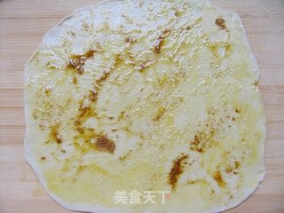 简单三招教你做出超级千层饼——韭香千层饼的做法步骤:5