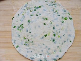 简单三招教你做出超级千层饼——韭香千层饼的做法步骤:10