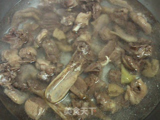 毛芋老鸭煲的做法步骤:2