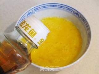 姬菇西红柿炒鸡蛋的做法步骤:2