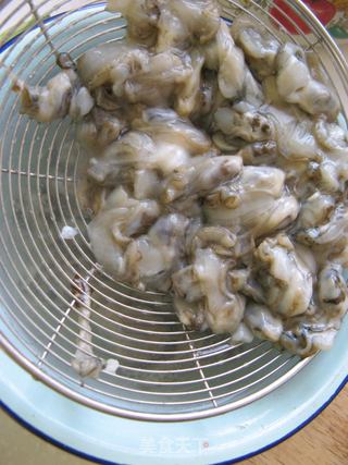 主食篇——【双菇海蛎子锅贴】的做法步骤:7
