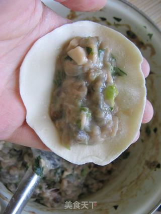 主食篇——【双菇海蛎子锅贴】的做法步骤:12