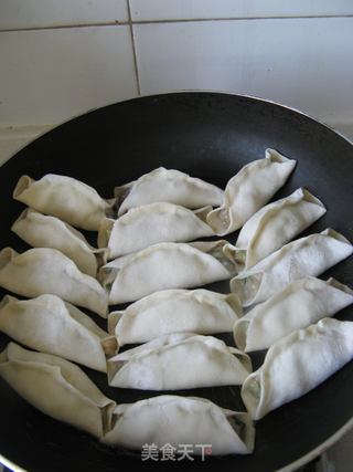 主食篇——【双菇海蛎子锅贴】的做法步骤:14