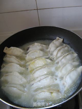 主食篇——【双菇海蛎子锅贴】的做法步骤:16