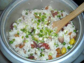豌豆腊味焖糯饭的做法步骤:11