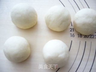 简单易做,低热量的牛奶小面包的做法步骤：9
