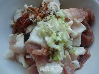 芋儿米粉蒸肉的做法步骤:4