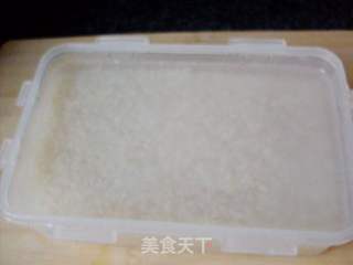 【塔吉锅】鸡腿腊肠煲仔饭的做法步骤:4