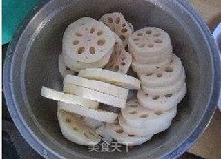 莲藕排骨汤的做法步骤:3