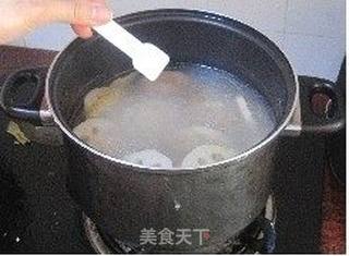 莲藕排骨汤的做法步骤:7
