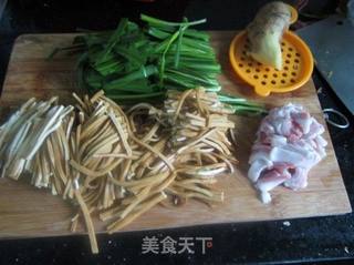 豆腐丝炒韭菜的做法步骤:2