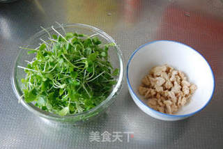 春天里的小清新-香椿苗拌核桃仁的做法步骤:2