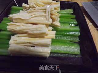 芹菜拌腐竹的做法步骤：4