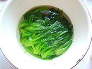 蒜泥菠菜梗的做法步骤:3