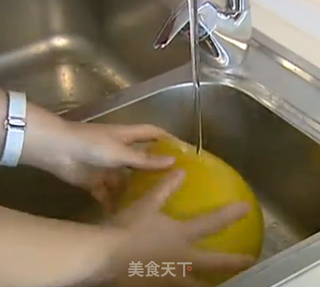 不苦的蜂蜜柚子茶的做法步骤:2