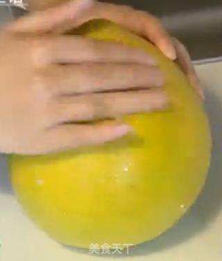 不苦的蜂蜜柚子茶的做法步骤:3