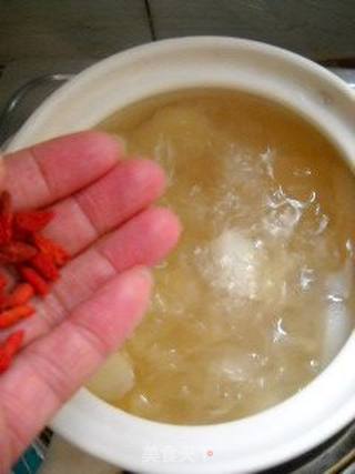 枸杞西米银耳羹的做法步骤:6