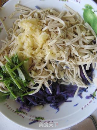 【如花美眷】紫甘蓝拌豆腐丝的做法步骤:4