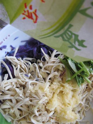 【如花美眷】紫甘蓝拌豆腐丝的做法步骤:5