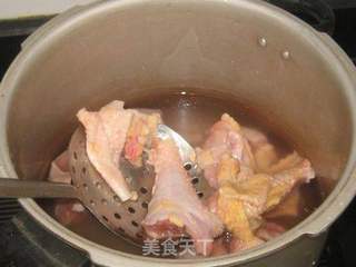 草鸡芋头砂锅煲的做法步骤:3