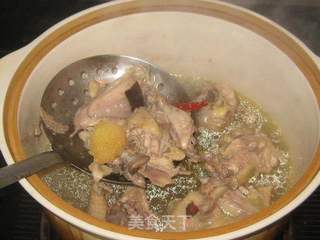 草鸡芋头砂锅煲的做法步骤:5