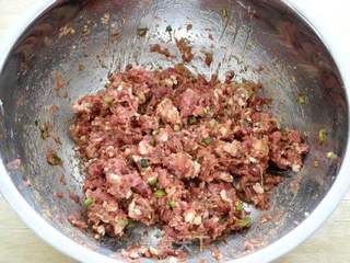 白菜猪肉水饺的做法步骤:7