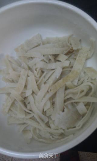 湖北地方小吃——监利汤豆皮的做法步骤:2